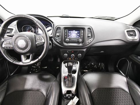 Used 2018 Jeep Compass Latitude w/ Cold Weather Group image 3