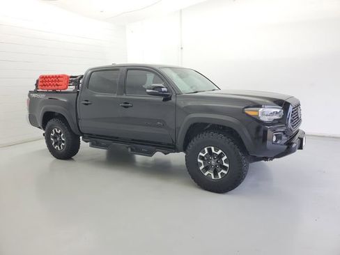 Used 2022 Toyota Tacoma TRD Off-Road AWD/4WD image 4