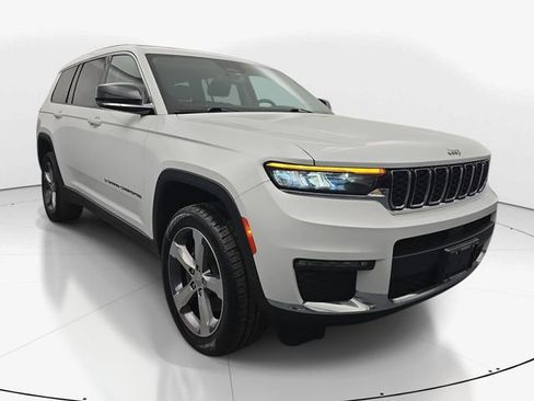 Used 2022 Jeep Grand Cherokee L Limited image 2
