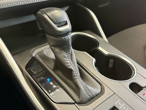 Used 2020 Toyota Highlander LE image 17