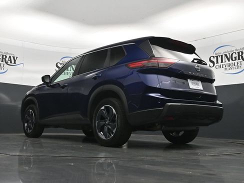 Used 2025 Nissan Rogue SV FWD image 30