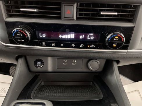 Used 2024 Nissan Rogue SV image 27