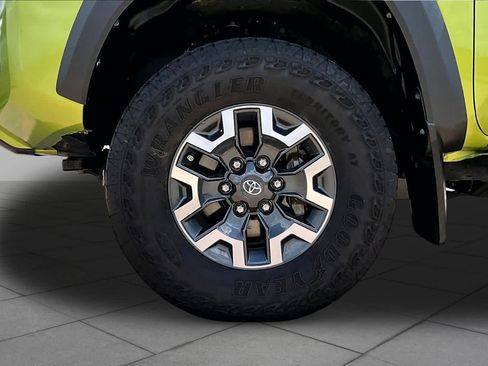 Used 2023 Toyota Tacoma TRD Off-Road w/ Technology Package AWD/4WD image 11