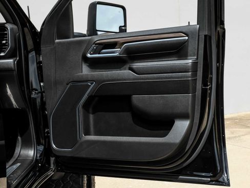 Used 2024 Chevrolet Silverado 2500 LT w/ Midnight Edition image 44