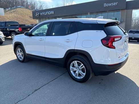 Used 2024 GMC Terrain SLE image 3