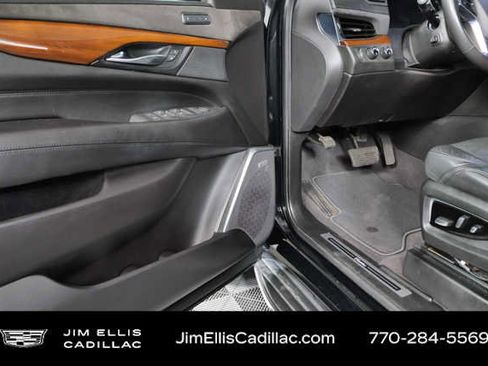 Used 2020 Cadillac Escalade ESV Luxury AWD/4WD image 8