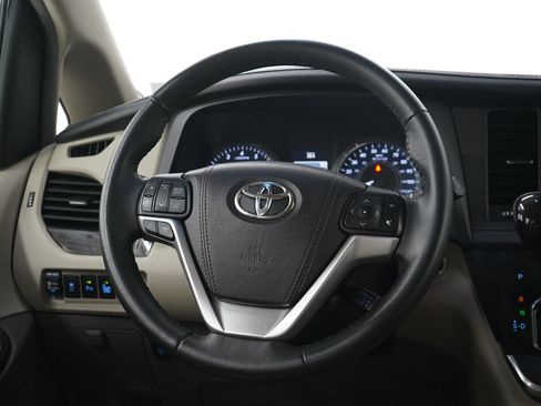Used 2017 Toyota Sienna XLE Premium AWD/4WD image 15