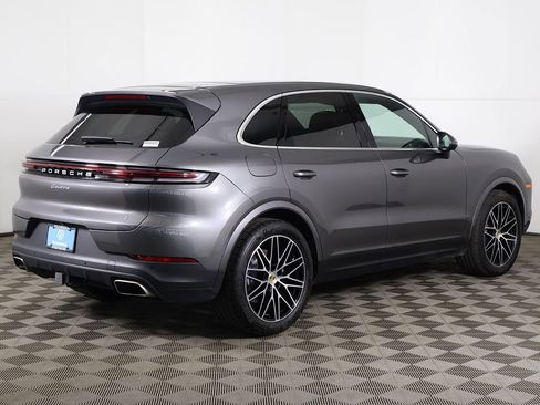 Used 2024 Porsche Cayenne AWD/4WD image 13