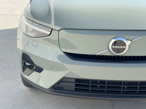 Certified 2023 Volvo XC40 Recharge Ultimate image 28