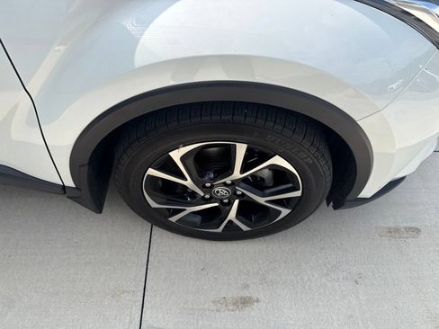 Used 2021 Toyota C-HR XLE FWD image 13