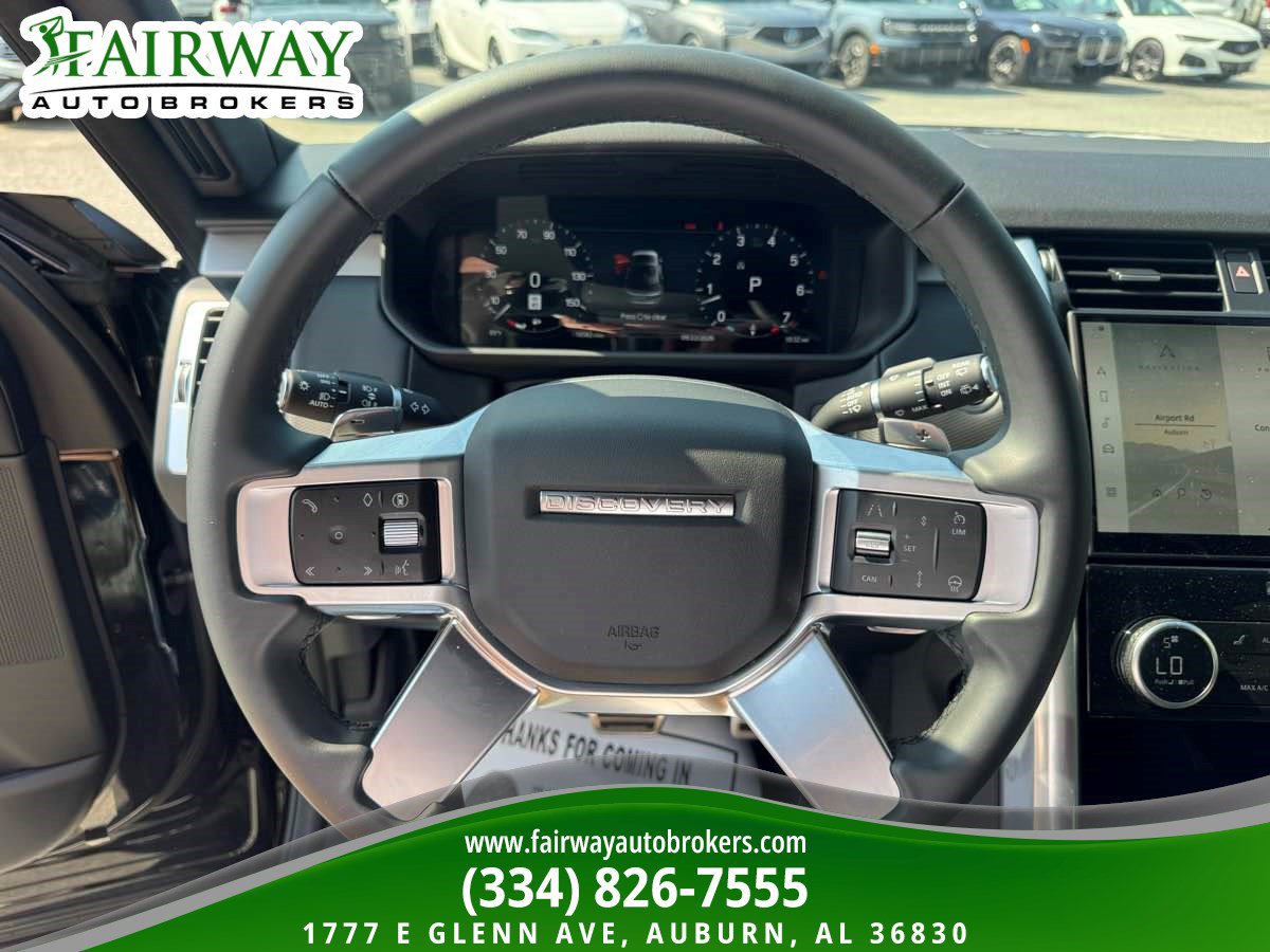 Used 2025 Land Rover Discovery Dynamic SE AWD/4WD image 17