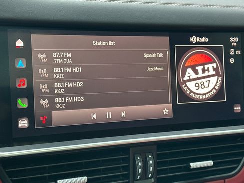 Certified 2023 Porsche Cayenne Platinum Edition image 18