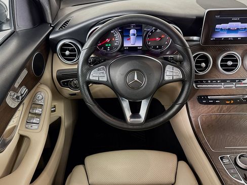 Used 2018 Mercedes-Benz GLC 300 4MATIC w/ Premium Package image 16