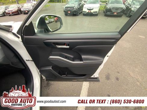 Used 2023 Toyota Highlander XLE AWD/4WD image 13