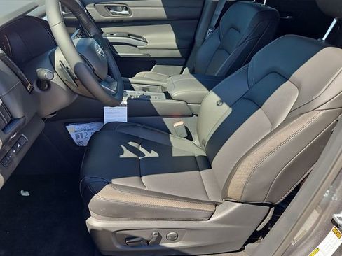 New 2026 Nissan Pathfinder SL FWD image 6