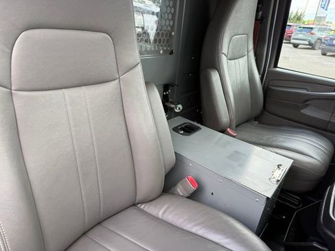 Used 2014 Chevrolet Express 2500 RWD image 12