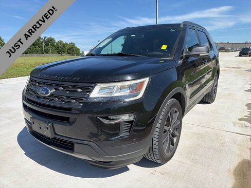 Used 2018 Ford Explorer XLT w/ Equipment Group 202A AWD/4WD image 1