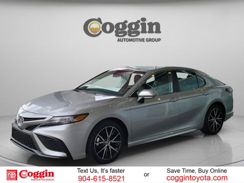 Used 2024 Toyota Camry SE image 1