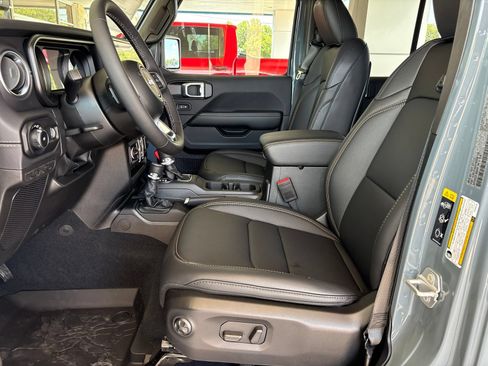 New 2026 Jeep Wrangler Unlimited Sahara AWD/4WD image 13