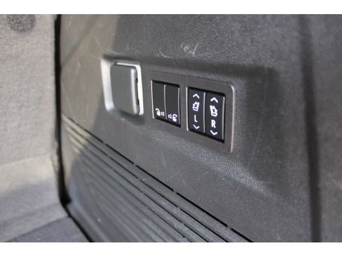 Used 2023 Chevrolet Tahoe Z71 w/ Luxury Package image 28