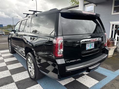 Used 2015 GMC Yukon XL Denali w/ Premium Package AWD/4WD image 3