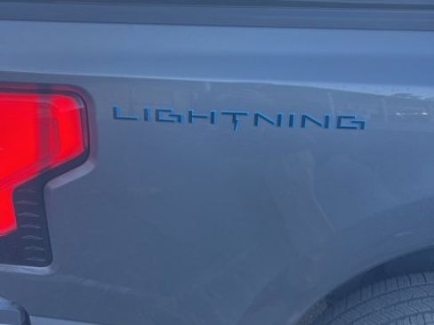 Used 2022 Ford F150 Lightning XLT image 13