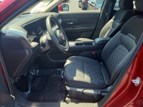 Used 2025 Nissan Kicks SV w/ Charging Package AWD/4WD image 18