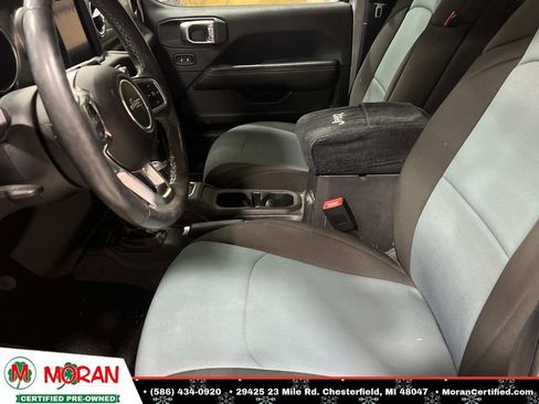 Used 2018 Jeep Wrangler Unlimited Sahara image 16