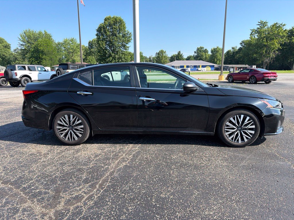 Used 2025 Nissan Altima 2.5 SV FWD image 9
