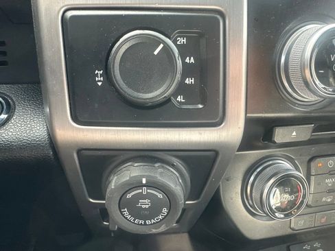 Used 2016 Ford F150 Platinum w/ Equipment Group 701A Luxury AWD/4WD image 35