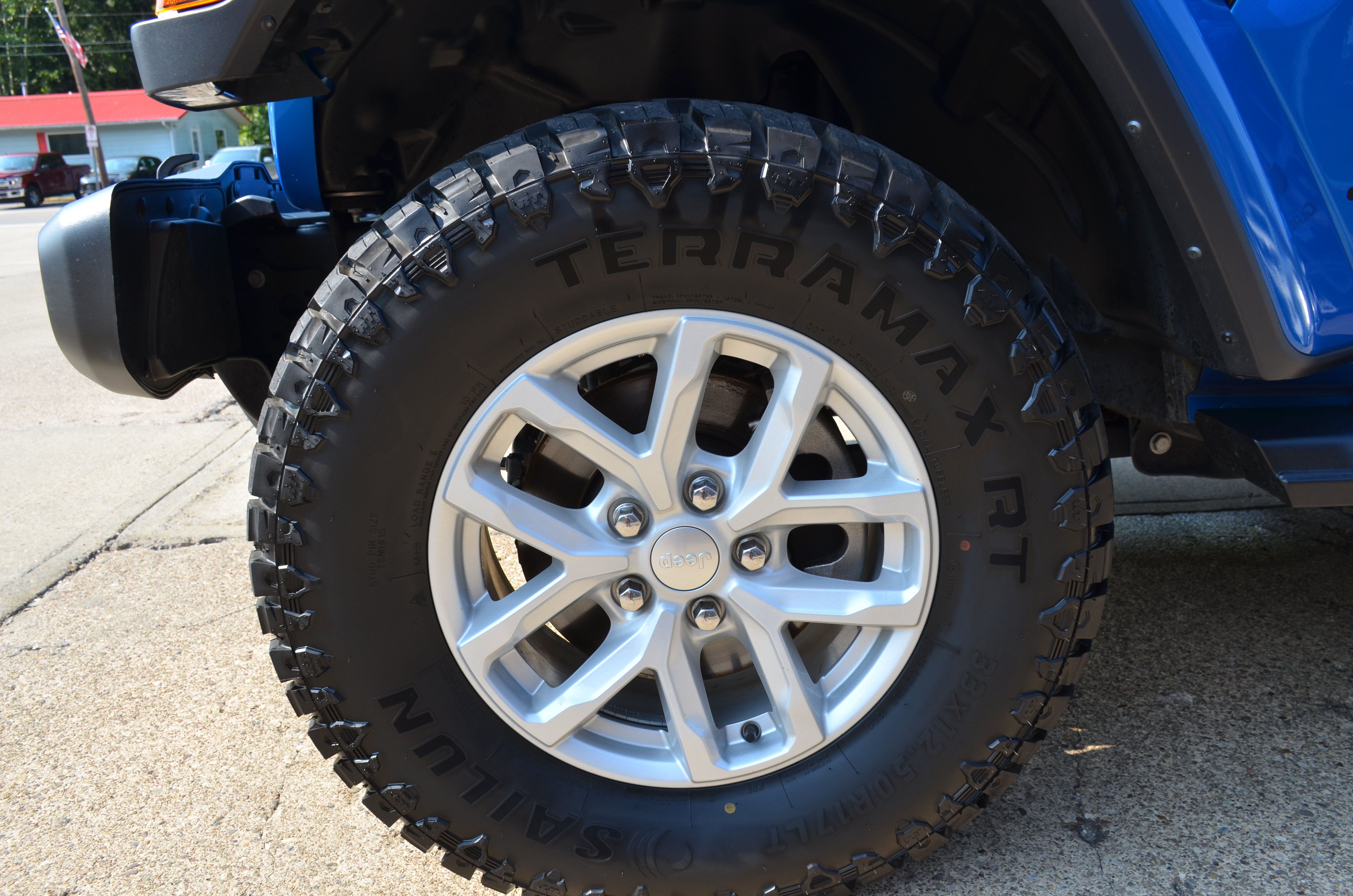 Used 2023 Jeep Gladiator Sport AWD/4WD image 17