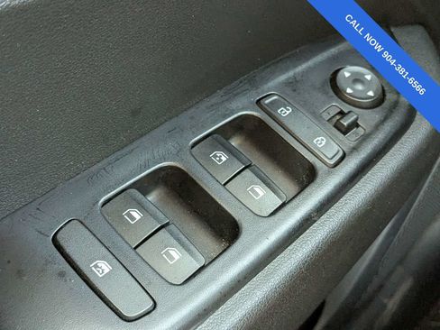 Used 2023 Hyundai Venue Limited FWD image 26