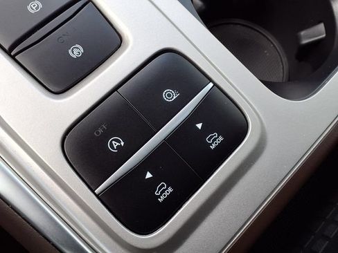 Used 2024 Ford Explorer King Ranch w/ Technology Package RWD image 15