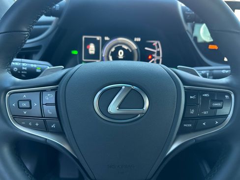 Certified 2025 Lexus ES 300h w/ Premium Package image 28
