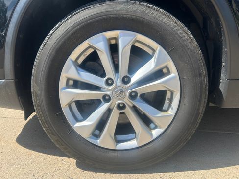 Used 2015 Nissan Rogue SV w/ SV Family Package AWD/4WD image 10