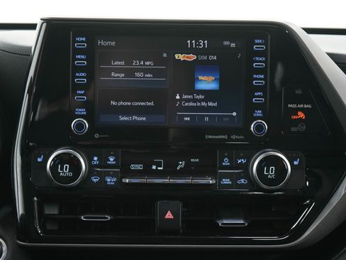 Used 2020 Toyota Highlander XLE AWD/4WD image 19