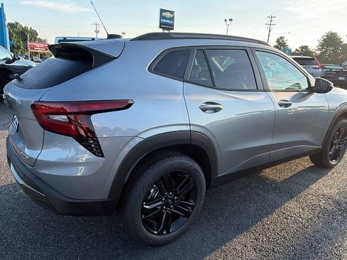 New 2026 Chevrolet Trax ACTIV w/ Sunroof Package FWD image 8