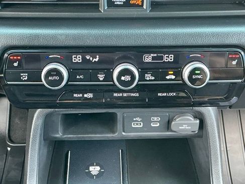 Used 2023 Honda Pilot TrailSport image 17