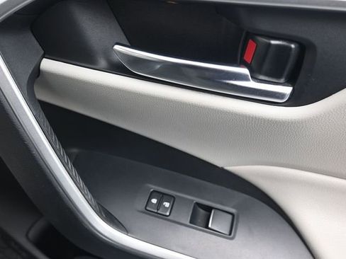 Used 2020 Toyota RAV4 XLE Premium image 16