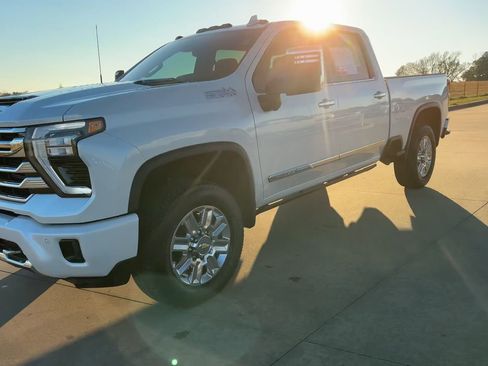 Used 2025 Chevrolet Silverado 2500 High Country w/ Technology Package image 3