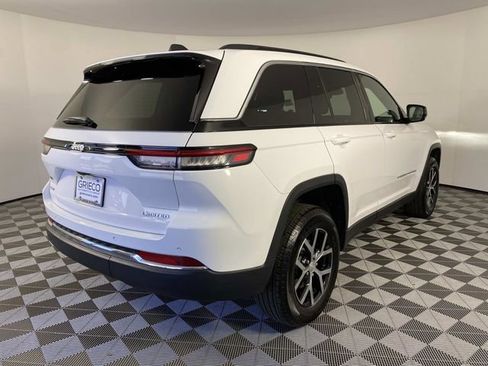 Used 2025 Jeep Grand Cherokee Limited AWD/4WD image 9