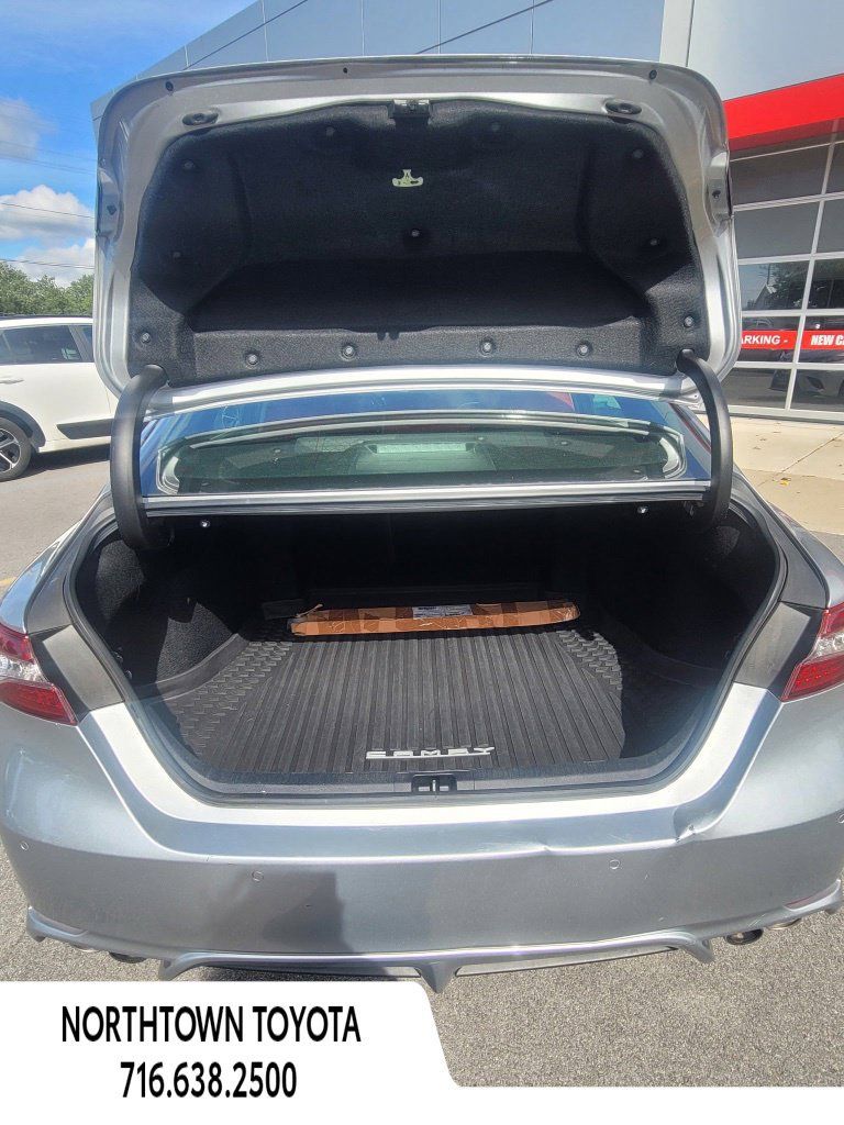 Used 2018 Toyota Camry XSE FWD image 13