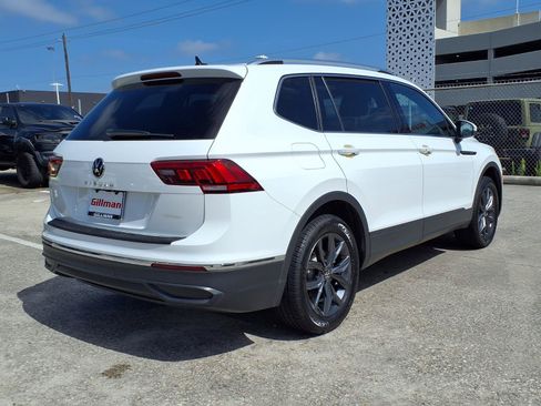 Used 2022 Volkswagen Tiguan SE w/ Panoramic Sunroof Package FWD image 24