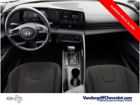 Used 2025 Hyundai Elantra Sport FWD image 9