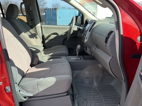 Used 2018 Nissan Frontier SV image 13