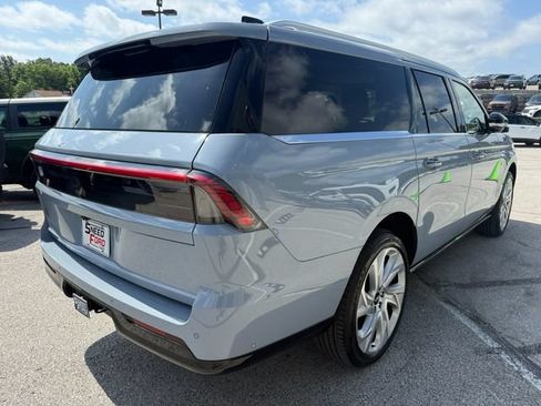 Used 2025 Lincoln Navigator L Reserve AWD/4WD image 7