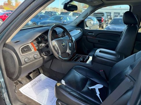 Used 2011 Chevrolet Avalanche LTZ image 7