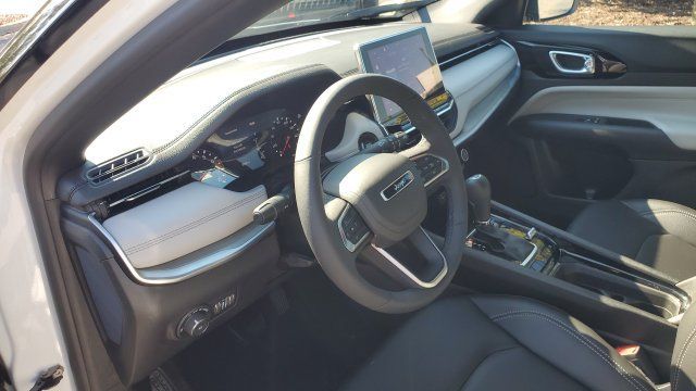 Certified 2025 Jeep Compass Limited AWD/4WD image 7