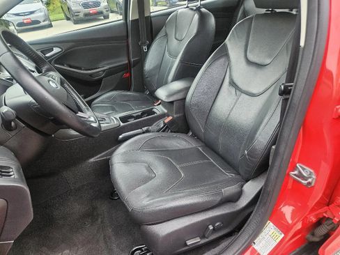 Used 2015 Ford Focus SE w/ Equipment Group 201A FWD image 12