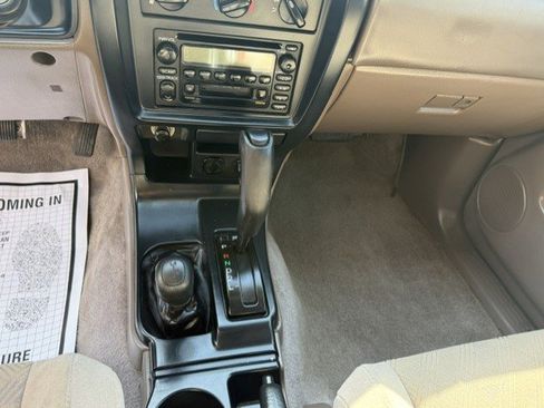 Used 2001 Toyota 4Runner SR5 AWD/4WD image 12